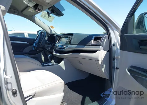 2017 Toyota Highlander Le/Le Plus z USA, uszkodzony, nr VIN 5TDZZRFH1HS224322